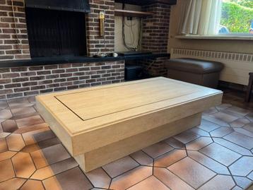 Marmeren salontafel beschikbaar voor biedingen