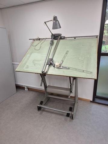 table à dessin, Enlèvement, Utilisé, 130 à 150 cm, Éclairage