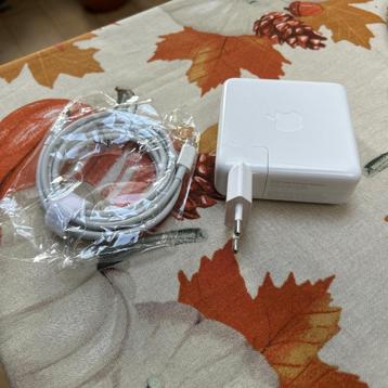 Apple USB-C 87 Watt oplader beschikbaar voor biedingen