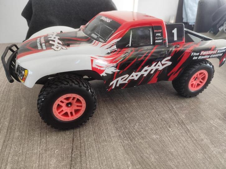 Nieuwe traxxas Slash xl5 4x4 model, Hobby en Vrije tijd, Modelbouw | Radiografisch | Auto's, Ophalen of Verzenden