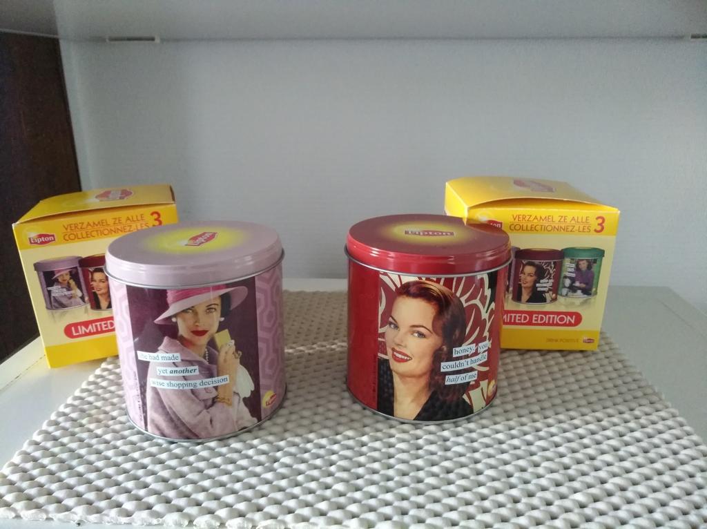 VINTAGE - Boites Lipton  +/- 9 cm diamètre et Hauteur 9 cm, Collections, Boîte en métal, Enlèvement ou Envoi