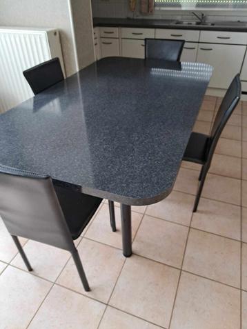 Grande belle table de cuisine robuste 190 par 110