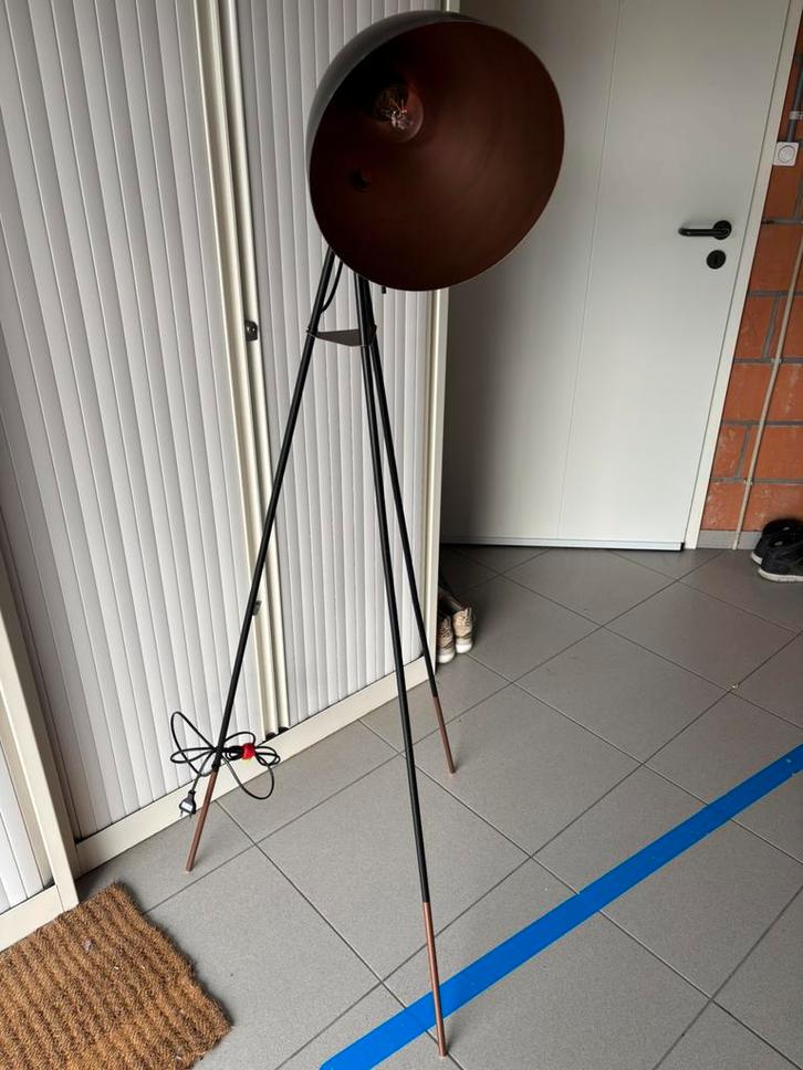 Lampadaire Eglo Chester, Maison & Meubles, Lampes | Lampadaires, Comme neuf, Enlèvement