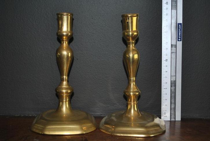 2 oude kandelaars achthoekige basis Haute Epoque-stijl, Antiek en Kunst, Antiek | Kandelaars, Koper of Brons, Ophalen of Verzenden
