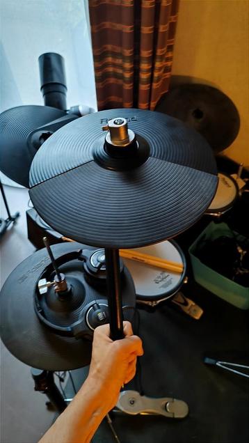 Roland CY-5 Hi hat + Boom arm.  disponible aux enchères