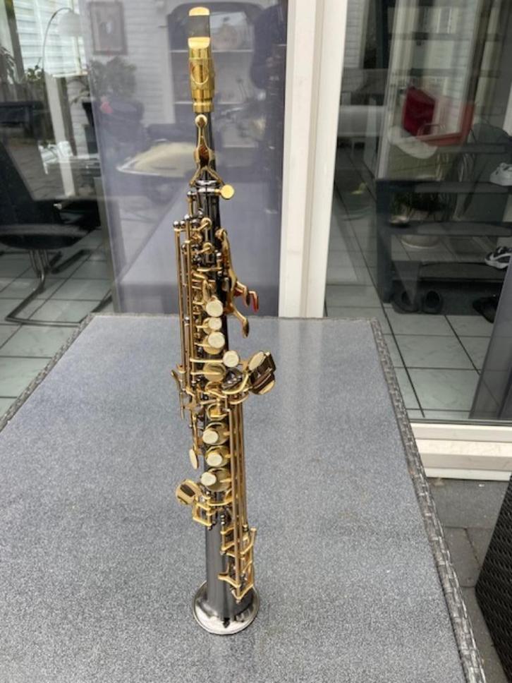 Sopraansaxofoon (zwart gelakt), Muziek en Instrumenten, Blaasinstrumenten | Saxofoons, Zo goed als nieuw, Sopraan, Met koffer