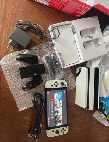 Nintendo Switch OLED - Parfait état - Tous les accessoires, Enlèvement, Comme neuf, Avec 2 manettes, Switch OLED