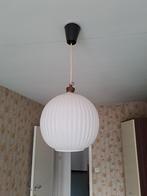 Retro lamp met ronde opaline lampkap, Antiek en Kunst, Ophalen