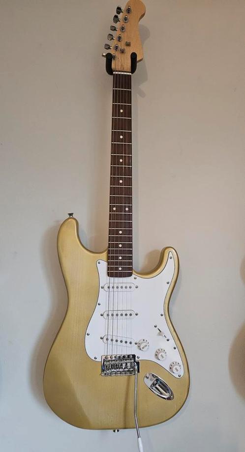 Fender stratocaster modèle esp ltd modèle et modèle prs, Musique & Instruments, Instruments à corde | Guitares | Électriques, Comme neuf