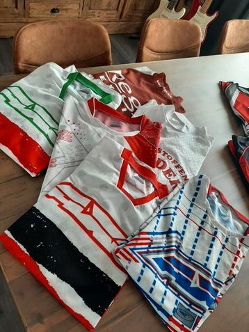 Cross shirts beschikbaar voor biedingen