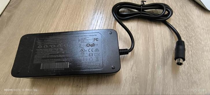 Chargeur 42V / 2A pour Trottinette Électrique – Universel, Vélos & Vélomoteurs, Accessoires vélo | Batteries de vélo, Neuf, Enlèvement ou Envoi