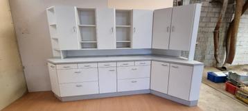 Bureau kasten beschikbaar voor biedingen