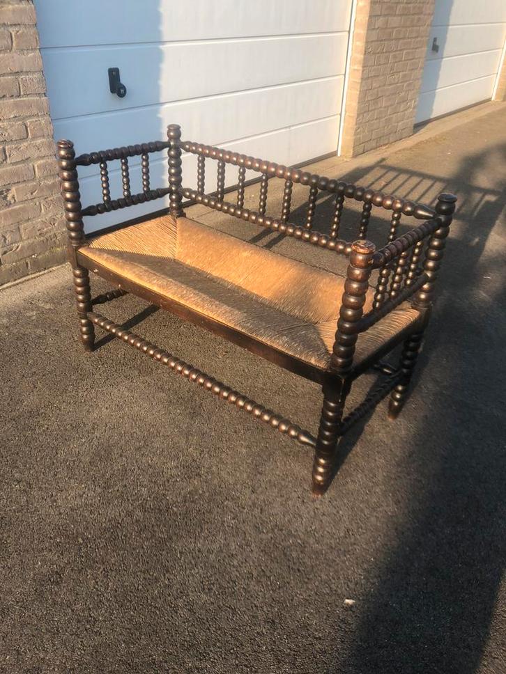 Vintage bobbin bench with rush Seat 1920 zwart bankje, Antiek en Kunst, Antiek | Meubels | Stoelen en Sofa's, Ophalen