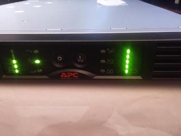 UPS APC SMART-UPS 750 VA/480 W-SUA750RMI1U - Nouvelles batte, Envoi, Comme neuf