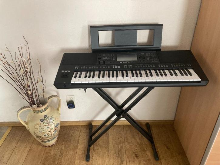 Yamaha PSR SX920, Muziek en Instrumenten, Keyboards, Zo goed als nieuw, 61 toetsen, Yamaha, Aanslaggevoelig, Met standaard, Midi-aansluiting