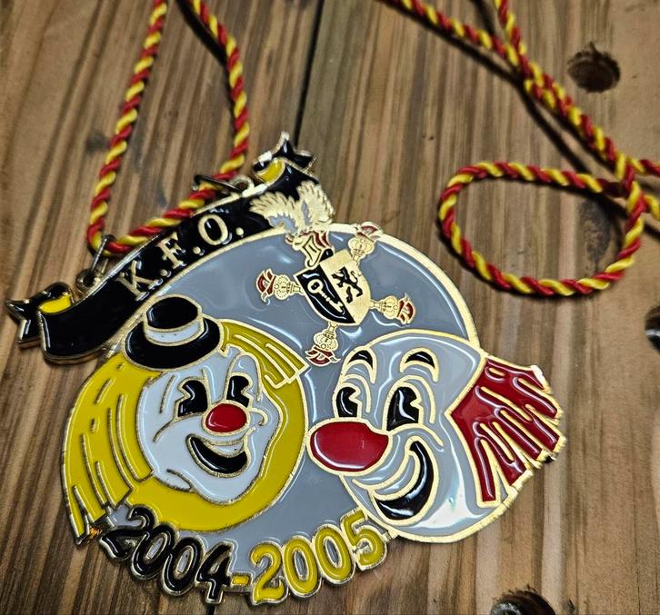 Carnavalsmedaille KFO 2004-2005
Originele metale, Verzamelen, Overige Verzamelen, Zo goed als nieuw, Ophalen of Verzenden