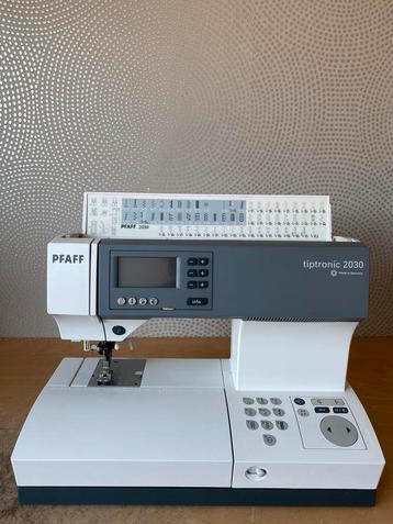 MACHINE À COUDRE PFAFF TIPTRONIC 2030 AVEC DOUBLE TRANSPORT, Enlèvement ou Envoi, Comme neuf, Machine à coudre, Pfaff