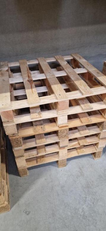 pallet 80 x 60 cm / halve pallet beschikbaar voor biedingen