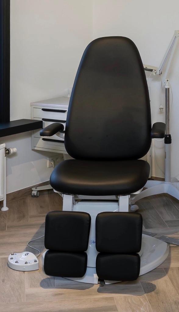 Behandelstoel; “Namrol” - 3 motorisch, Hobby en Vrije tijd, Overige Hobby en Vrije tijd, Nieuw, Ophalen