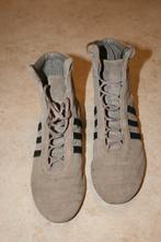 paar sportschoenen voor vrouwen, Vêtements | Femmes, Chaussures, Enlèvement ou Envoi, Adidas, Beige, Chaussures de sports