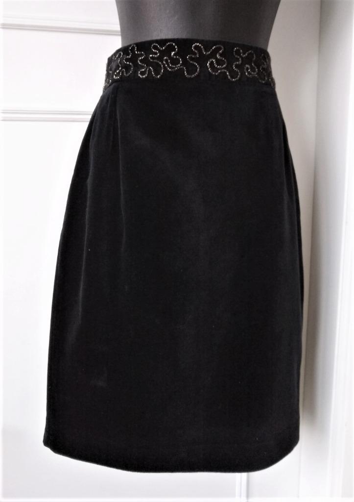 Zwart fluwelen rokje met gouden details, mt 44 (IT)/36 (EU), Kleding | Dames, Rokken, Gedragen, Maat 36 (S), Zwart, Knielengte
