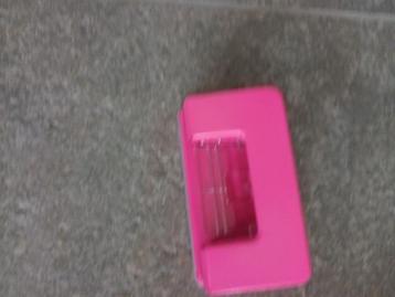 Roze perforator beschikbaar voor biedingen