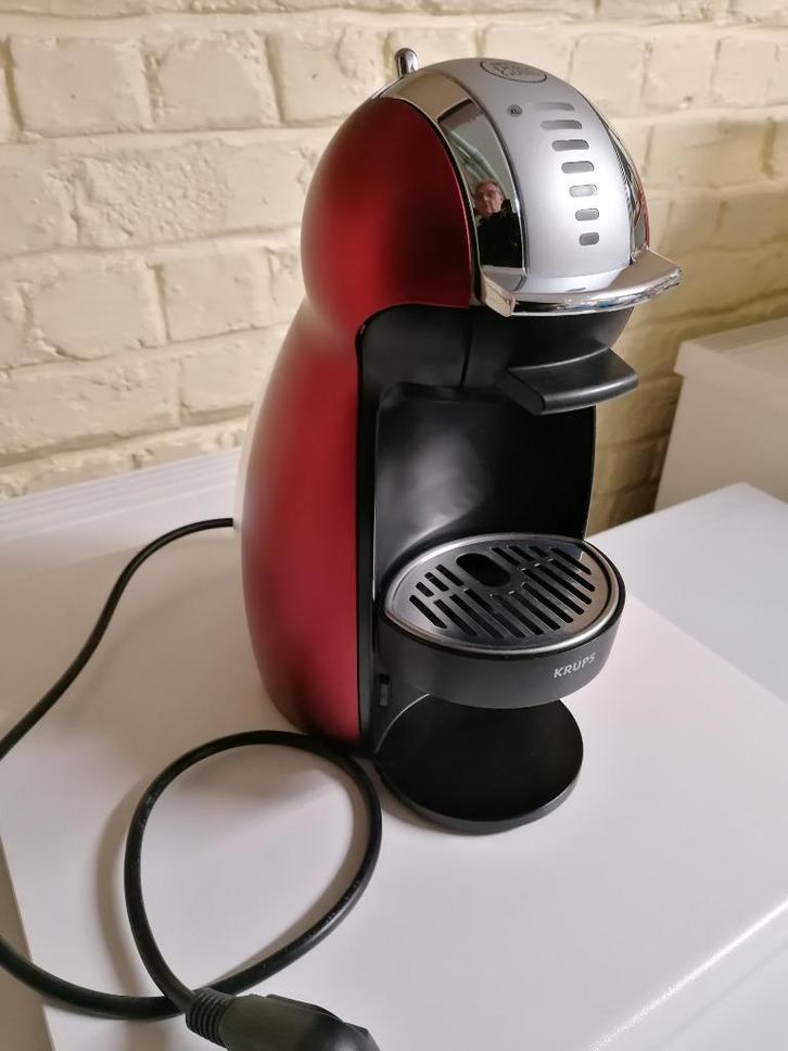Dolce Gusto KP123 koffiemachine met capsules - 15 bars - Red, Elektronische apparatuur, Koffiezetapparaten, Zo goed als nieuw