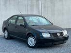 VW Bora 1.6i Automatique • Faible KM • Airco • CT OK, Auto's, Volkswagen, Stof, 4 cilinders, 1590 cc, Zwart