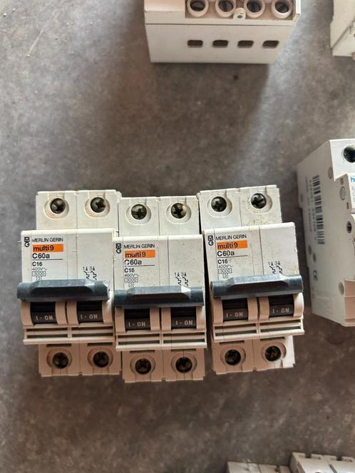 zekeringen en verliesstroomschakelaar, Doe-het-zelf en Bouw, Elektriciteit en Kabels, Gebruikt, Overige typen, Ophalen of Verzenden