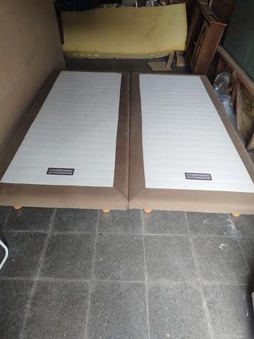 Bed  beschikbaar voor biedingen