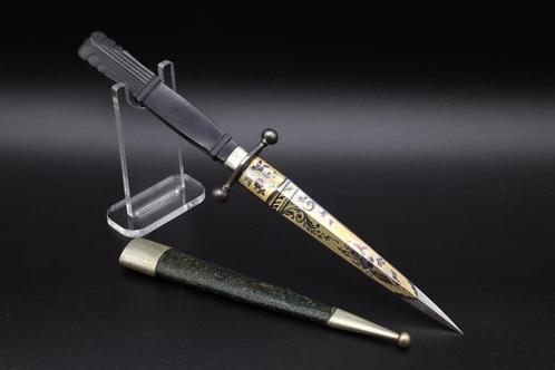 Franse kunstdolk met blauw en gouden lemmet, Verzamelen, Militaria | Algemeen, Mes of Dolk, Ophalen of Verzenden