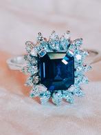 Entourage ring met saffier en diamanten, 19 tot 20, Ophalen of Verzenden, Zo goed als nieuw, Met edelsteen