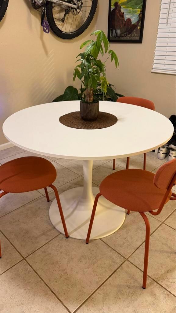 Table Docksta 103cm + 4 chaises, Maison & Meubles, Tables | Tables de salon, Métal, Enlèvement