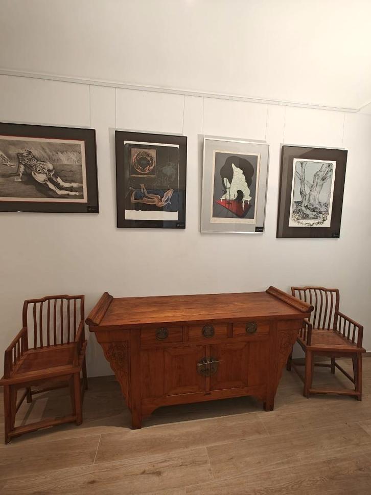 Noord-Chinese dressoir(handgesneden) met 2Huanghuali stoelen, Maison & Meubles, Armoires | Dressoirs, Utilisé, 150 à 200 cm, 50 à 75 cm