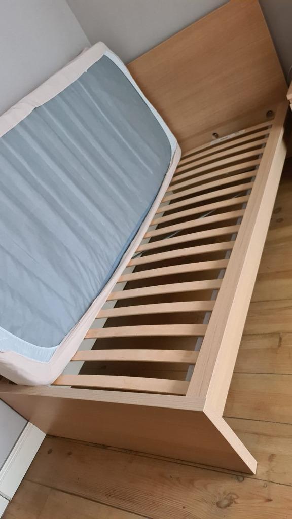 Bed Eenpersoons, Huis en Inrichting, Badkamer | Badkamermeubels, Zo goed als nieuw, Ophalen