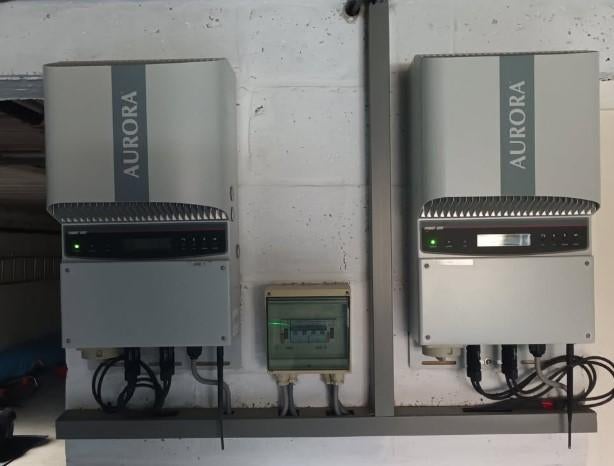 Onduleurs + panneaux photovoltaïques, Enlèvement, Utilisé, Système complet, 200 watts-crêtes ou plus