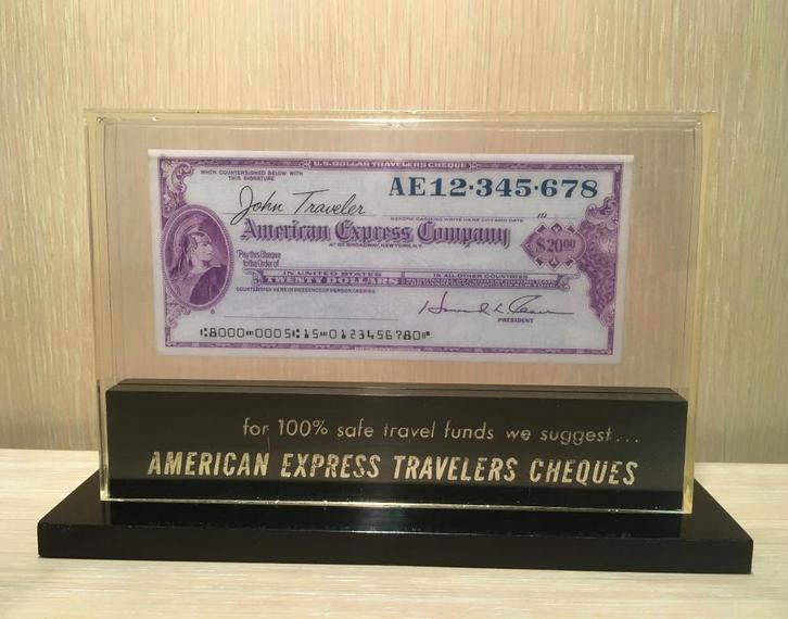 display publicitaire Amex Travelers cheques (60s vintage), Collections, Marques & Objets publicitaires, Utilisé, Autres types