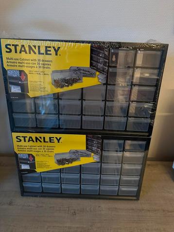 2x Stanley opbergdoos met vakken beschikbaar voor biedingen