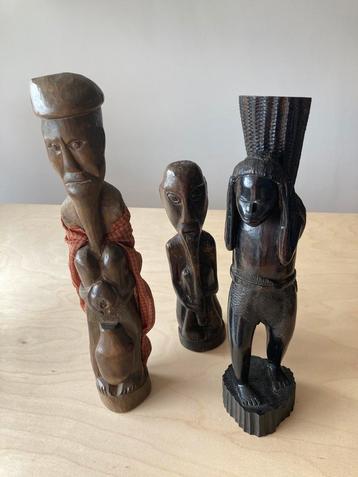 3 figurines africaines sculptées sur bois  disponible aux enchères