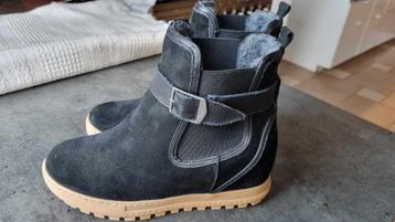 Boots Aigle 38 neuve dans sa boite 