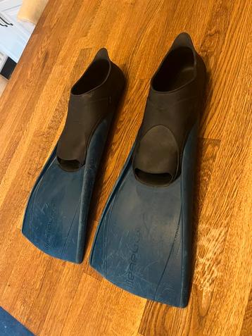 Paire de palme pointure 38/39 beschikbaar voor biedingen