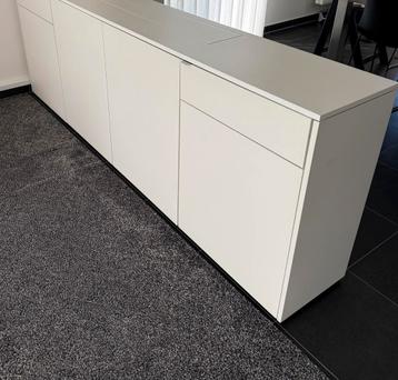 Tv kast met tv lift en tv  beschikbaar voor biedingen