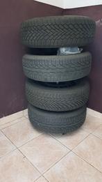 4 winterbanden, 4 VW wieldeksels, staander en hoes, Ophalen, Gebruikt, Winterbanden