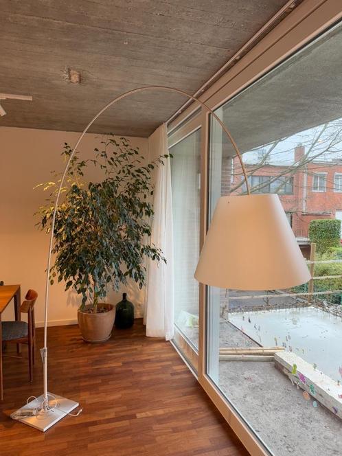 Lady Costanza booglamp met dimmer aluminium/wit, Huis en Inrichting, Lampen | Vloerlampen, Zo goed als nieuw, 200 cm of meer, Metaal