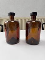 2 amberkleurige flessen met dop – decoratie, apothekerfles, Verzamelen, Glas en Drinkglazen, Ophalen, Zo goed als nieuw, Overige typen