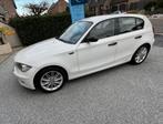 BMW 1 SERIE E87 MET CARPLAY, M PAKKET VELGEN, NIEUWE BANDEN, Auto's, Wit, Start-stop-systeem, 5 deurs, Particulier