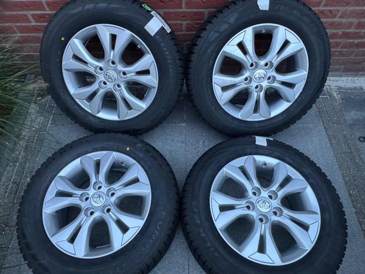 Orig. Set nieuwe winterbanden Toyota Yaris Cross TOP!!, Auto-onderdelen, Banden en Velgen, Banden en Velgen, Winterbanden, 16 inch
