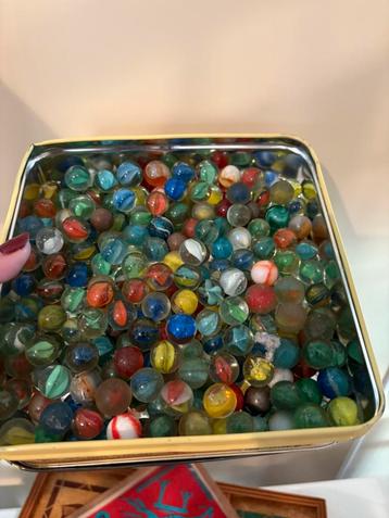 Doos lot oude knikkers beschikbaar voor biedingen