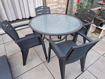 Ronde tuintafel met 4 stoelen  beschikbaar voor biedingen