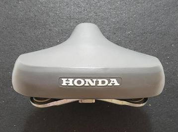 ZADEL in TOPSTAAT Honda Camino grijs DX PA50 Custom Sport 